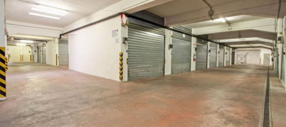 30m² Garage in Rome, Italy No. 352337 2