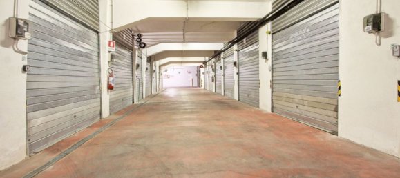 30m² Garage in Rome, Italy No. 352337 3