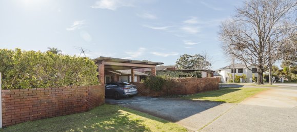 Casa de 3 dormitorios en Bateman, Australia No. 388 2