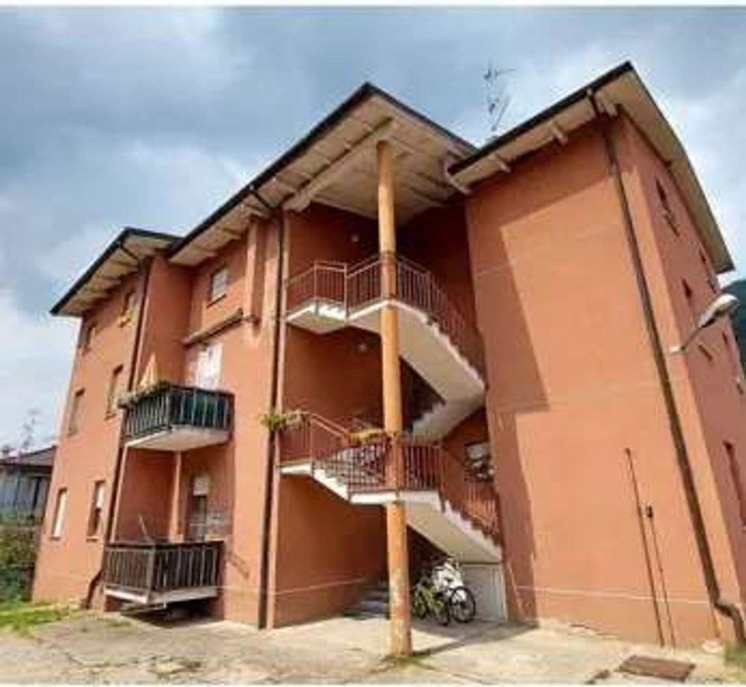 3غرفة شقة في Lavena Ponte Tresa, Italy رقم 96352