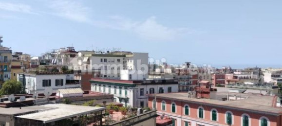 3 bedrooms Apartment in Naples, Italy No. 378591 4