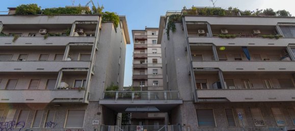 2 bedrooms Apartment in Milan, Italy No. 320593 22