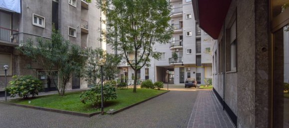 2 bedrooms Apartment in Milan, Italy No. 320593 21
