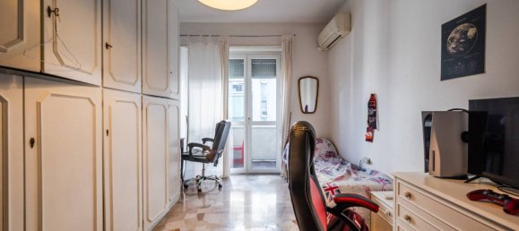2 bedrooms Apartment in Milan, Italy No. 320593 14