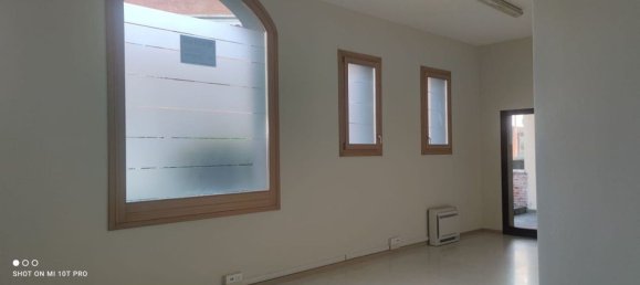 Propiedad comercial en Castelfranco Veneto, Italy 66 m² No. 110093 4