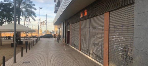 209m² Commercial property in Badalona, Spain No. 165968 2
