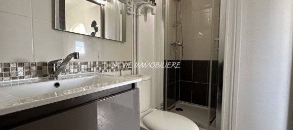 Studio in Paris, France No. 168850 5