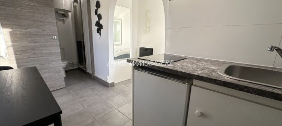 Studio in Paris, France No. 168850 6