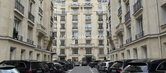 Studio in Paris, France No. 168850 8