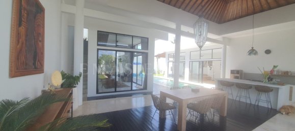 4 bedrooms Villa in Kuta, Indonesia No. 13 11