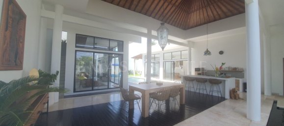 4 bedrooms Villa in Kuta, Indonesia No. 13 8