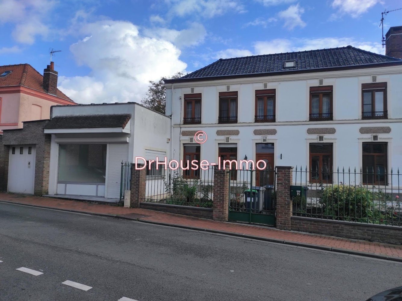 Casa de 3 dormitorios en Willems, France No. 51033