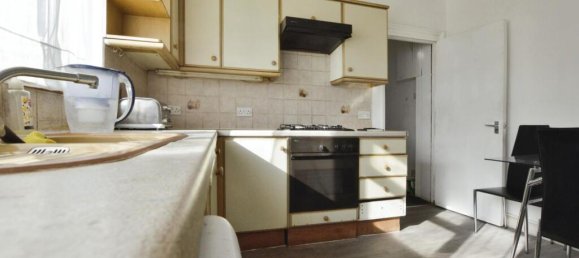 2 bedrooms Apartment in London, United Kingdom No. 12473 5