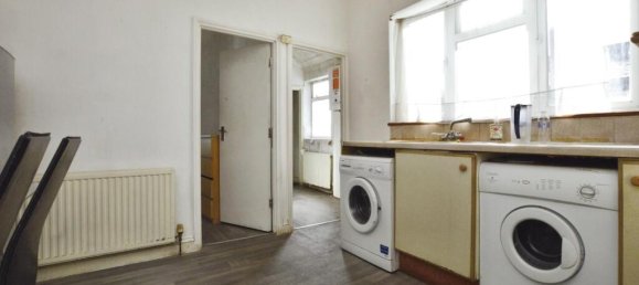 2 bedrooms Apartment in London, United Kingdom No. 12473 6