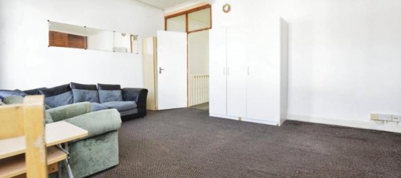 2 bedrooms Apartment in London, United Kingdom No. 12473 3