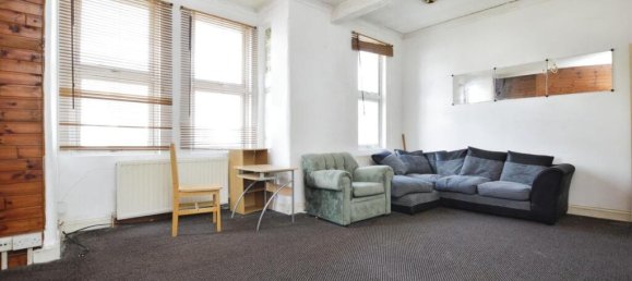 2 bedrooms Apartment in London, United Kingdom No. 12473 2