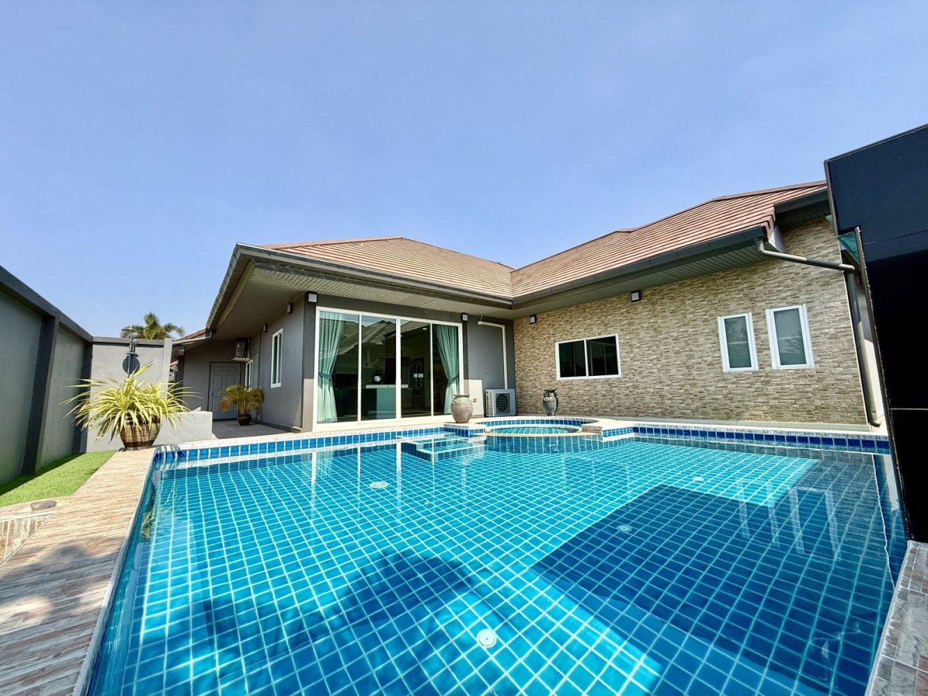 Moradia T3 em Bang Lamung, Thailand N.º 73989