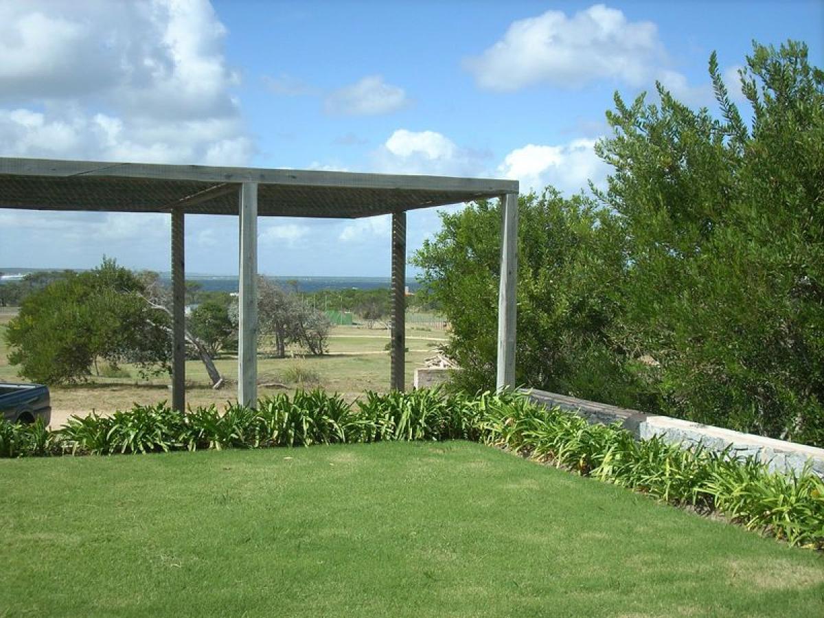 Casa de 4 dormitorios en Maldonado, Uruguay No. 7868