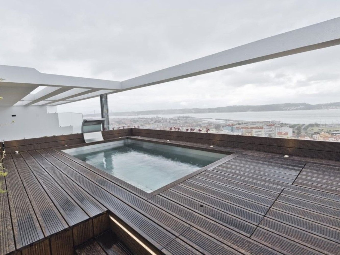 4 bedrooms Apartment for sale in Oeiras, Lisbon, Portugal № 106424
