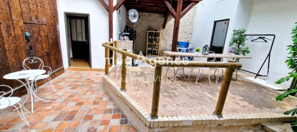 252m² Building in Orleans, France No. 256466 2