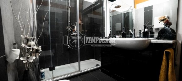 3-salle Appartement à Seregno, Italy No. 7542 32