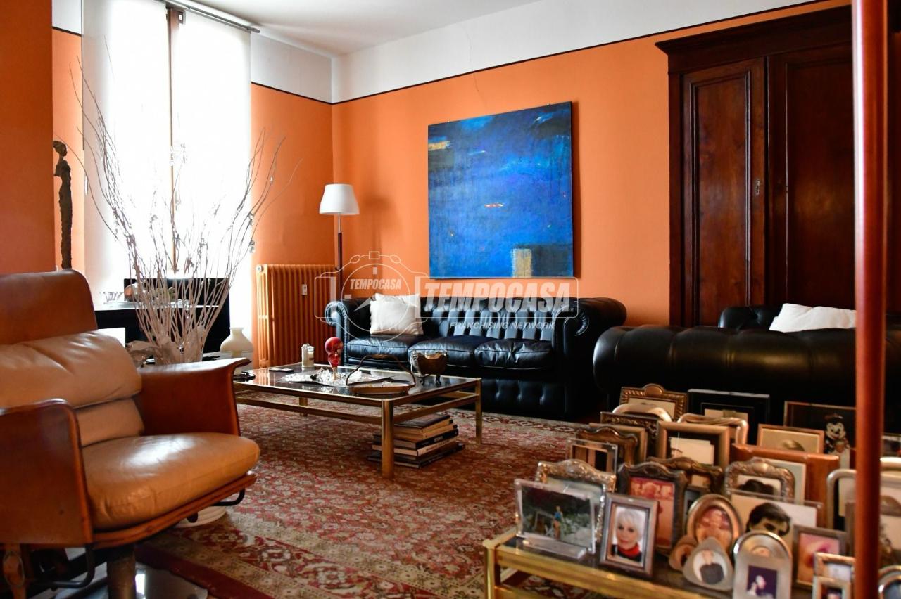 3-salle Appartement à Seregno, Italy No. 7542