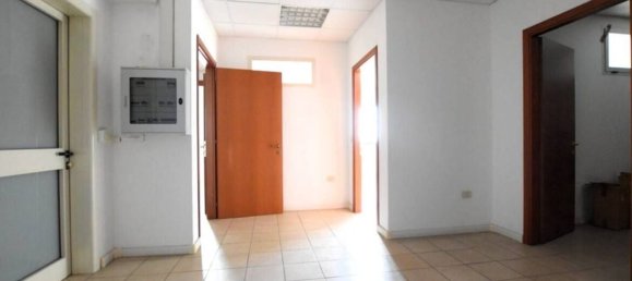 Bureau à Sassari, Italy 137m² No. 209334 11