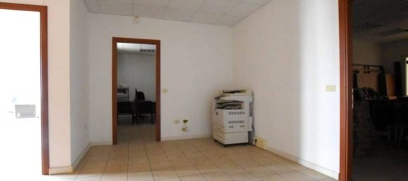 Bureau à Sassari, Italy 137m² No. 209334 5