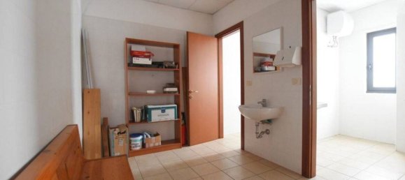 Bureau à Sassari, Italy 137m² No. 209334 8