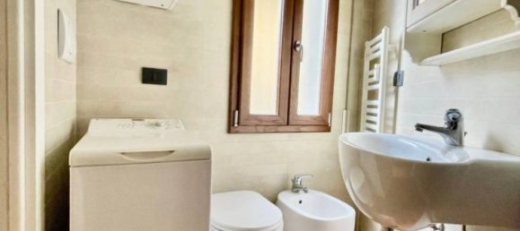 1 bedroom Apartment in Bologna, Italy No. 328190 8