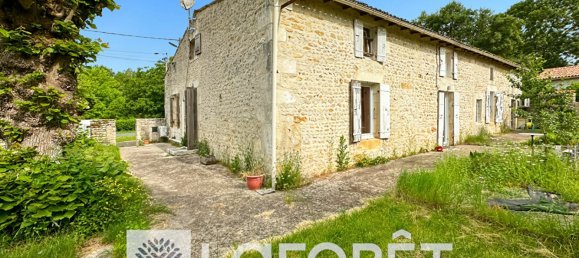 5 bedrooms House in Charente-Maritime, France No. 357420 4