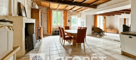 5 bedrooms House in Charente-Maritime, France No. 357420 3