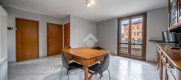 Квартира с 2 комнатами в Реджо Эмилия, Италия № 2437 3