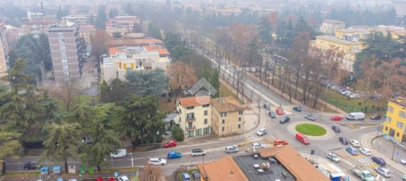 Квартира с 2 комнатами в Реджо Эмилия, Италия № 2437 32