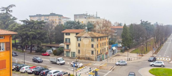 Квартира с 2 комнатами в Реджо Эмилия, Италия № 2437 20