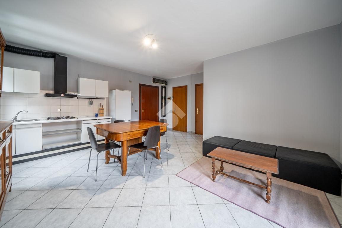 Квартира с 2 комнатами в Реджо Эмилия, Италия № 2437