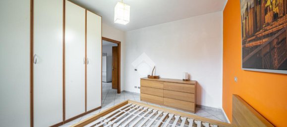 Квартира с 2 комнатами в Реджо Эмилия, Италия № 2437 10