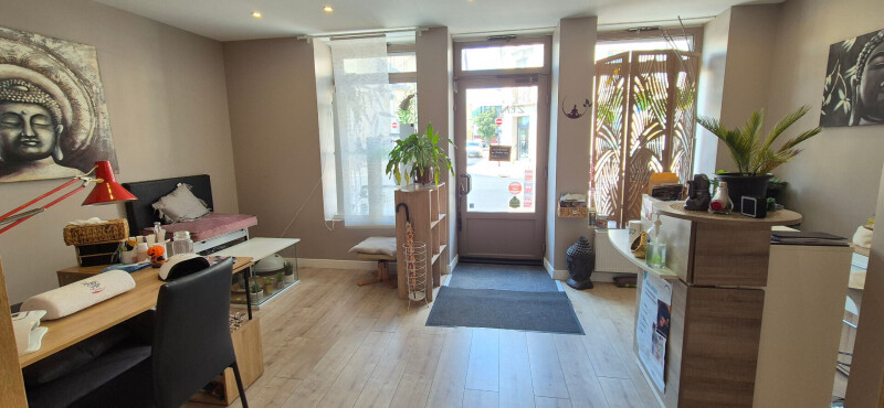 2 bedrooms Commercial property in Saint-Max, France No. 275954