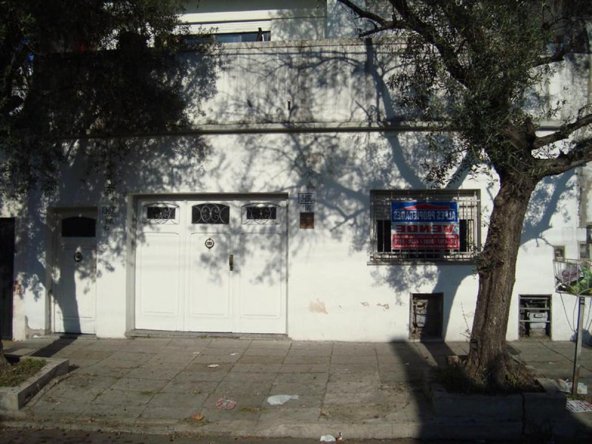 3 bedrooms House in Tres de Febrero, Argentina No. 98011