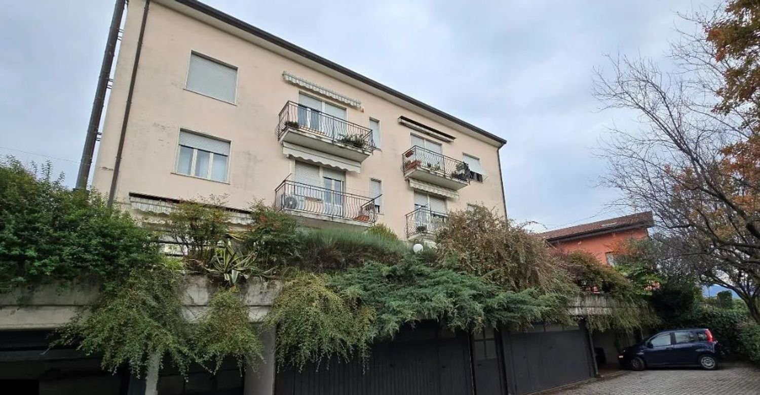 3 rooms Apartment in Como, Italy No. 2809