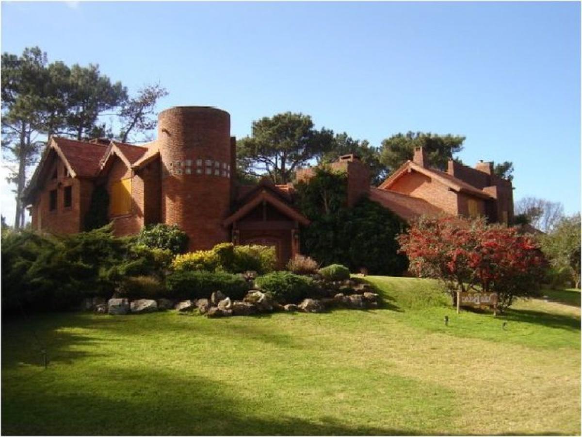 7 bedrooms House in Maldonado, Uruguay No. 3894