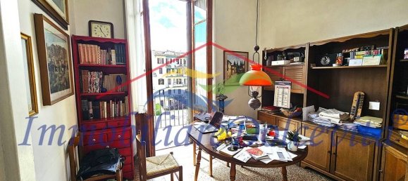 3 bedrooms Apartment in Florence, Italy No. 271465 2
