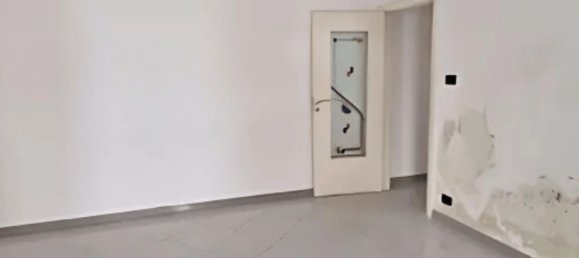 3-salle Appartement à Taranto, Italy No. 276333 6