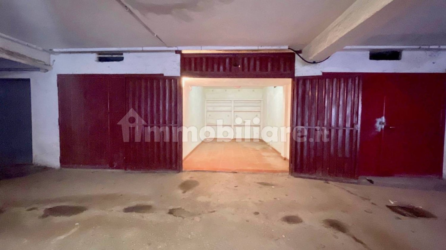 15m² Garage in Rome, Italy No. 27829