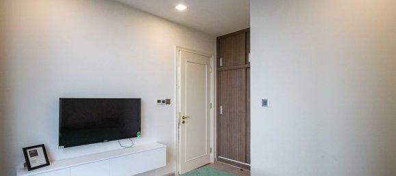 2 rooms Office in District 1, Vietnam No. 17989 8