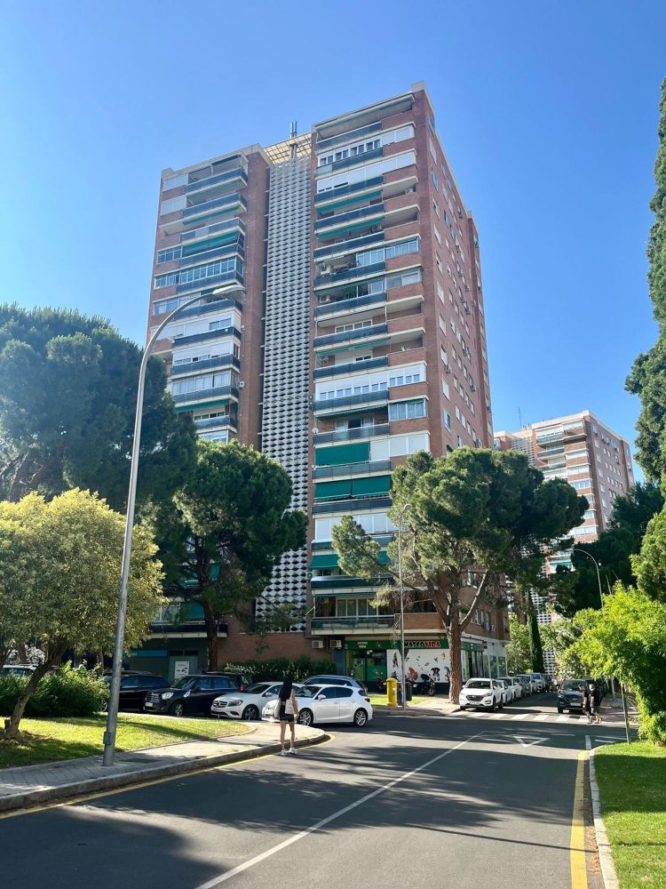 4 bedrooms Apartment in Madrid, Spain No. 157672