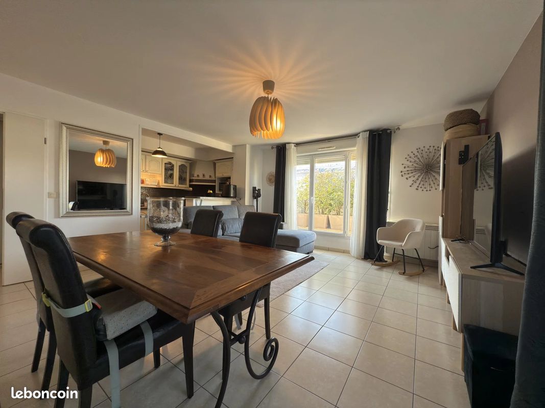 2 chambres Appartement à Chelles, France No. 151135