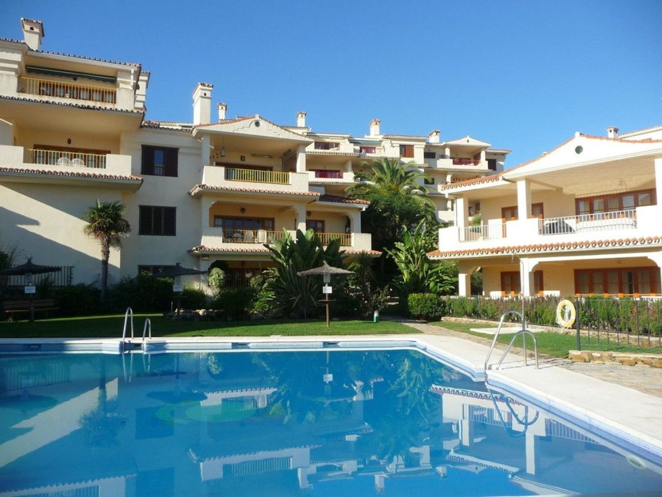 3 bedrooms Apartment in La Duquesa, Spain No. 166367