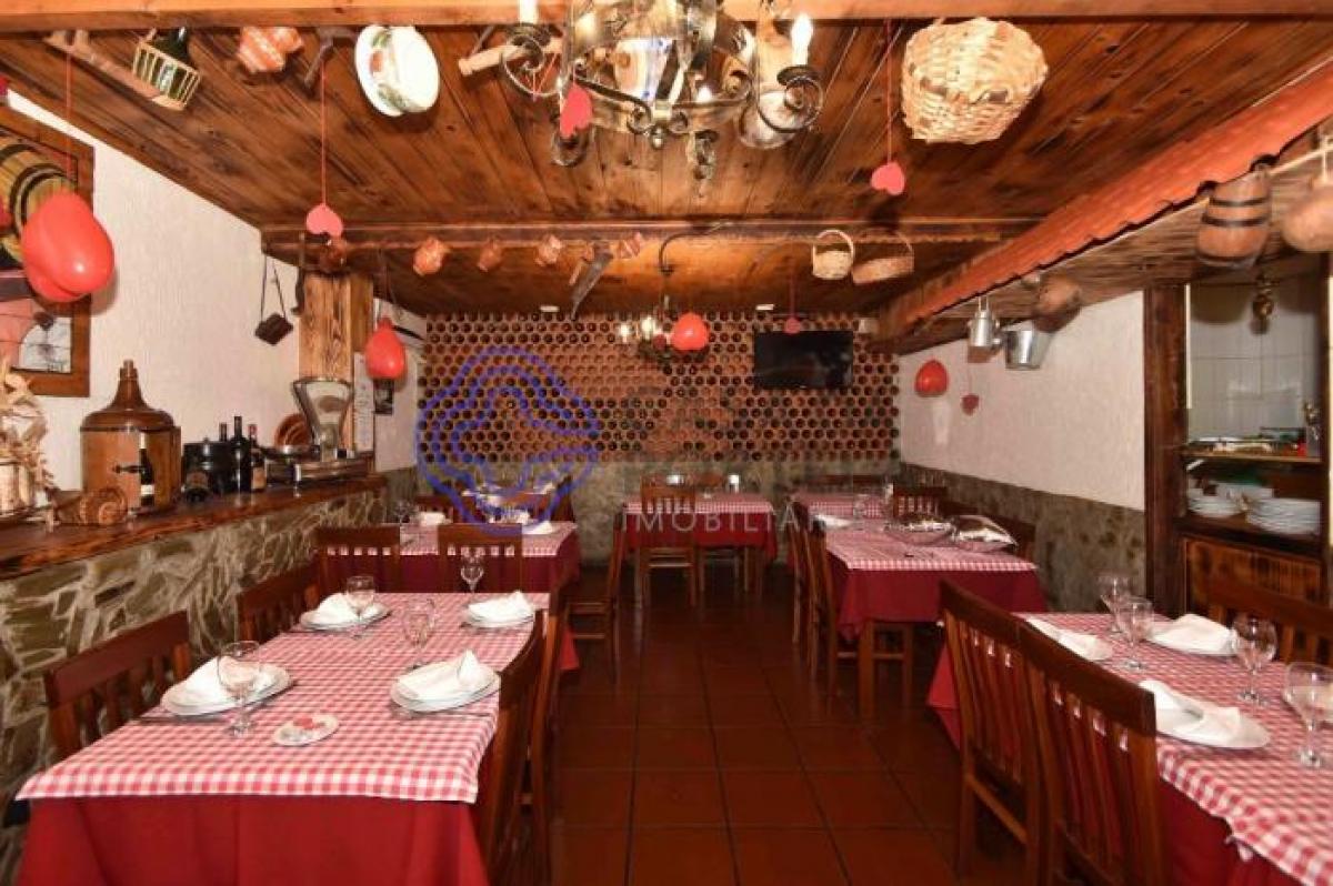 Laden in Vila Nova de Gaia, Portugal 142m², Nr. 7935