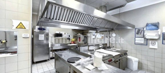 2800m² Commercial property in Lecce, Italy No. 313481 18